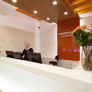 Easyhotel Centre South מלון